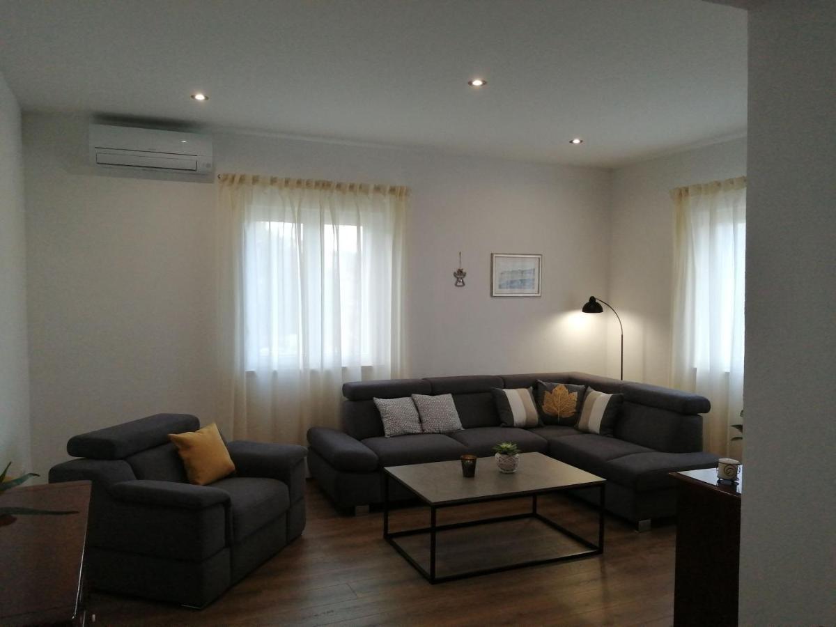 Apartments Jelka พอสติรา ภายนอก รูปภาพ