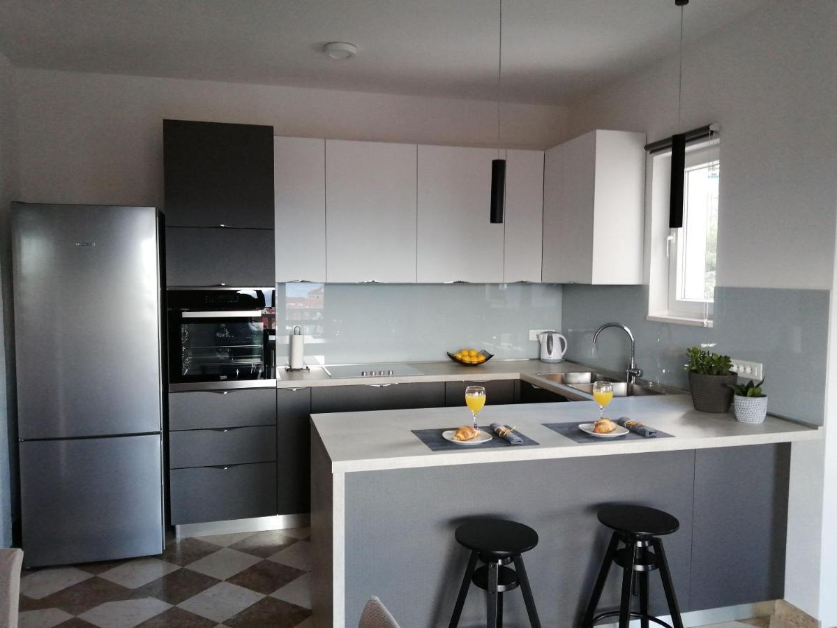Apartments Jelka พอสติรา ภายนอก รูปภาพ