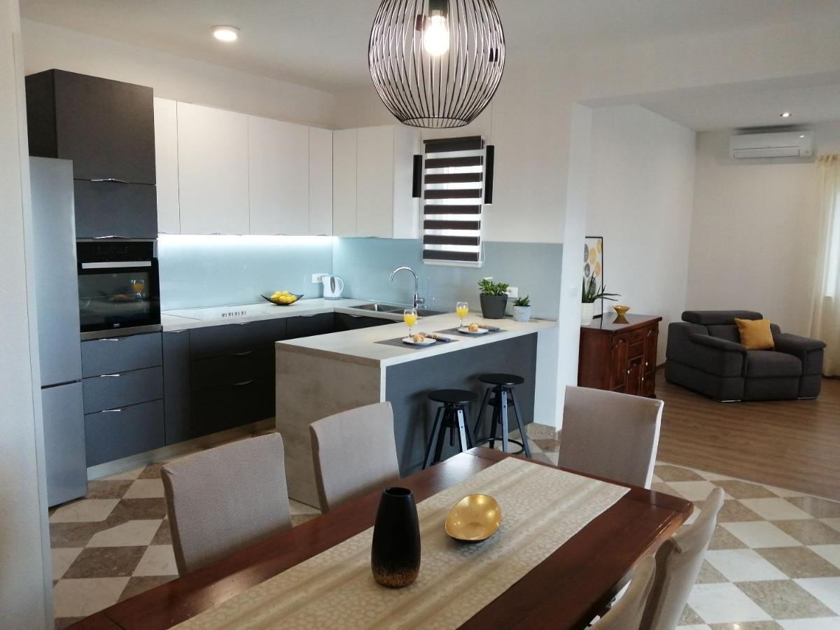 Apartments Jelka พอสติรา ภายนอก รูปภาพ